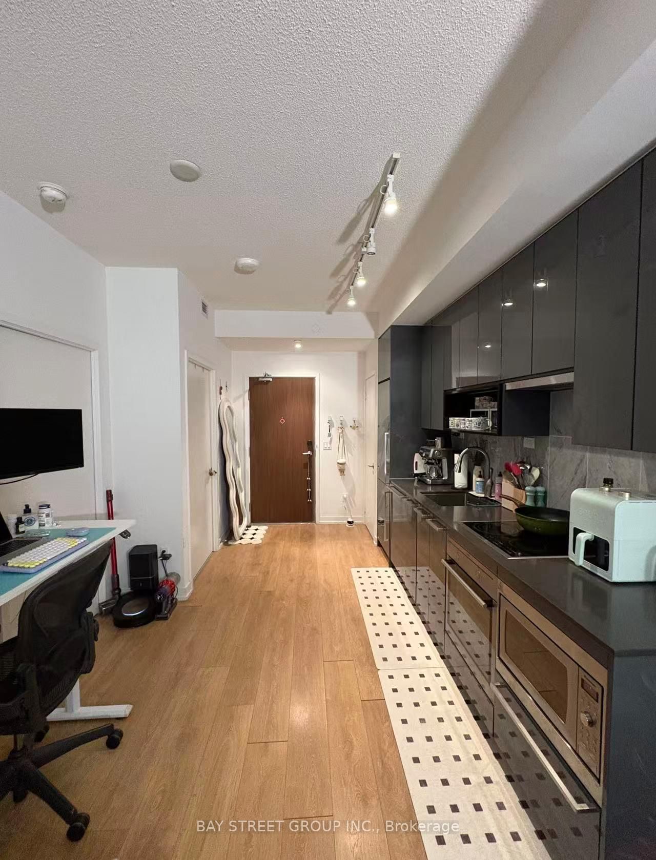 115 Mcmahon Drive, Unit 2706 - Photo 4