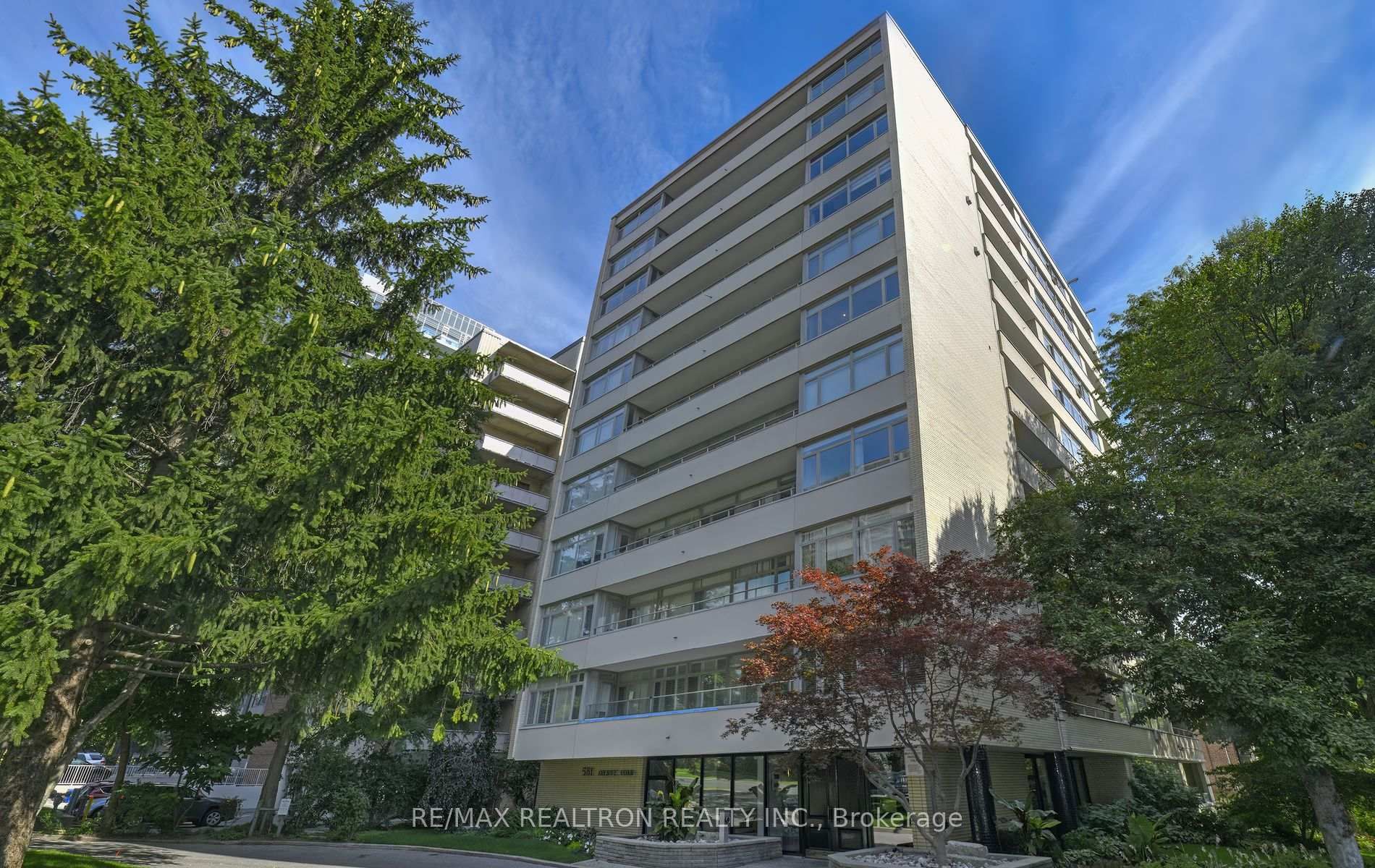 501 - 581 Avenue Rd Road, Toronto | For Sale @ $495,000 | Condos.ca