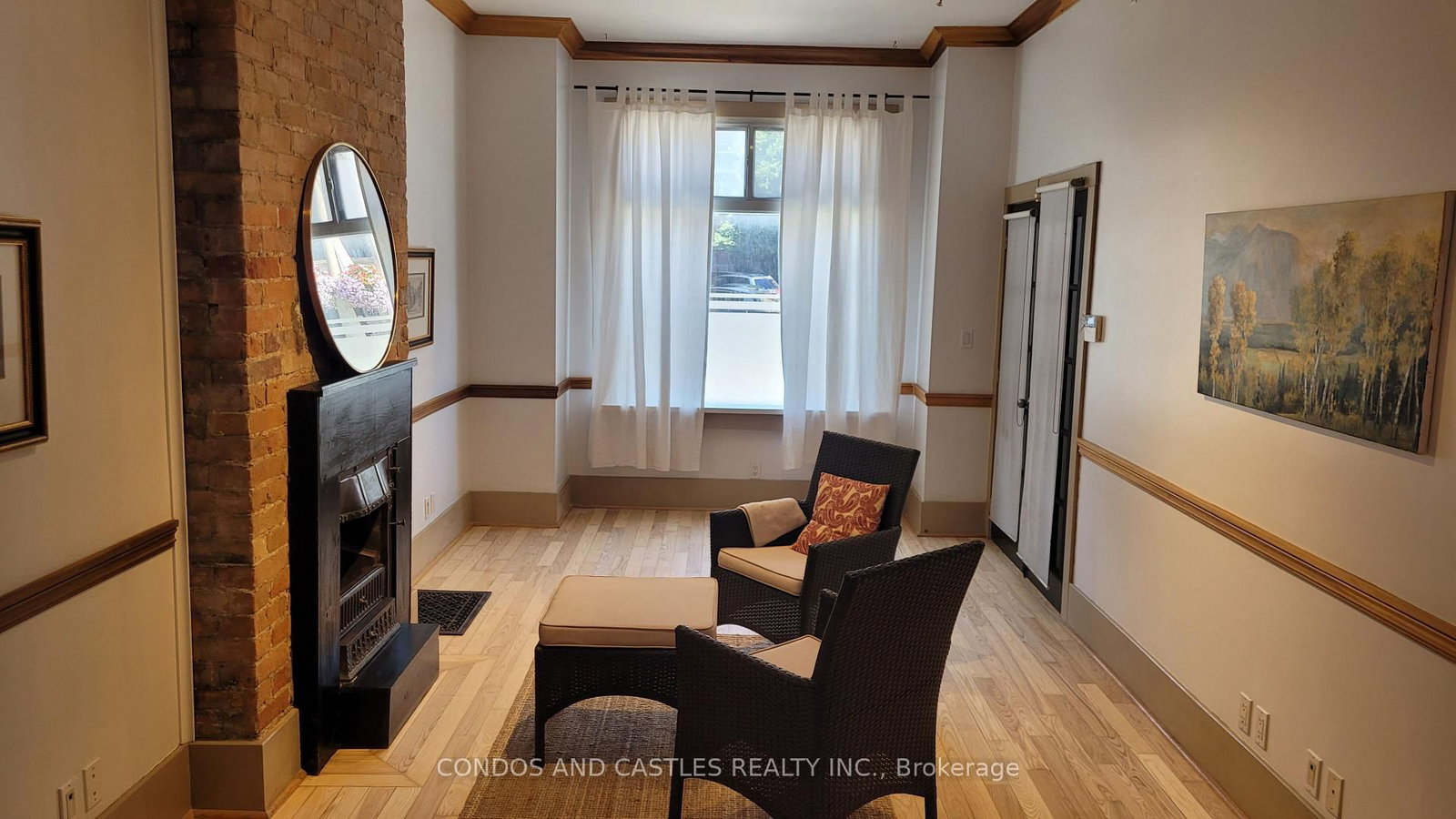 467 Richmond Street E - Photo 3