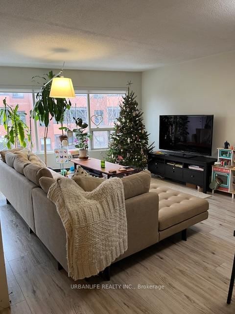 3rd floor - 1278 Dundas Street W