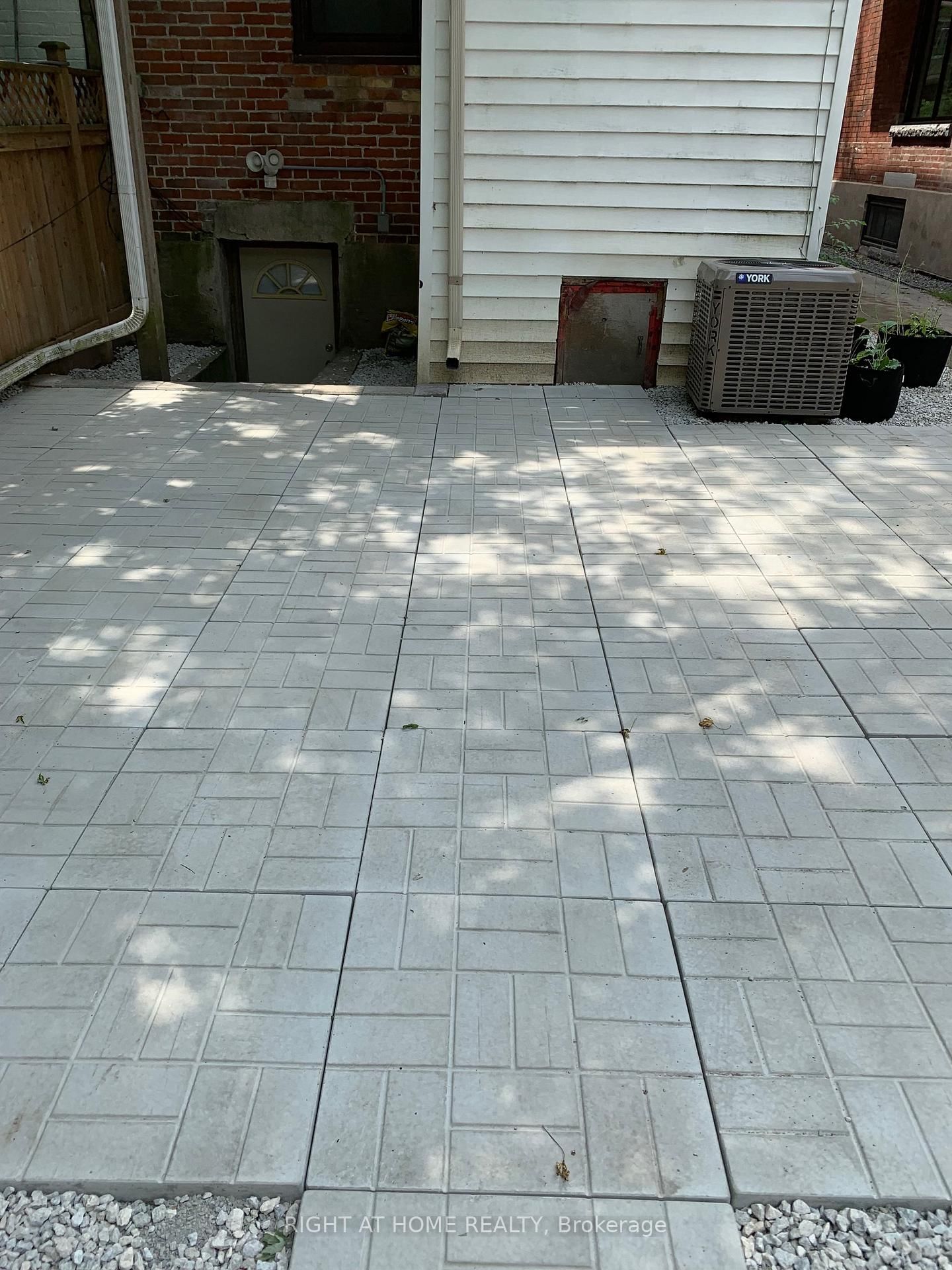 Semi-Detached House for lease at 231 Albany Avenue, Toronto, Ontario, M5R 3C7 - Annex - MLS: C12632472