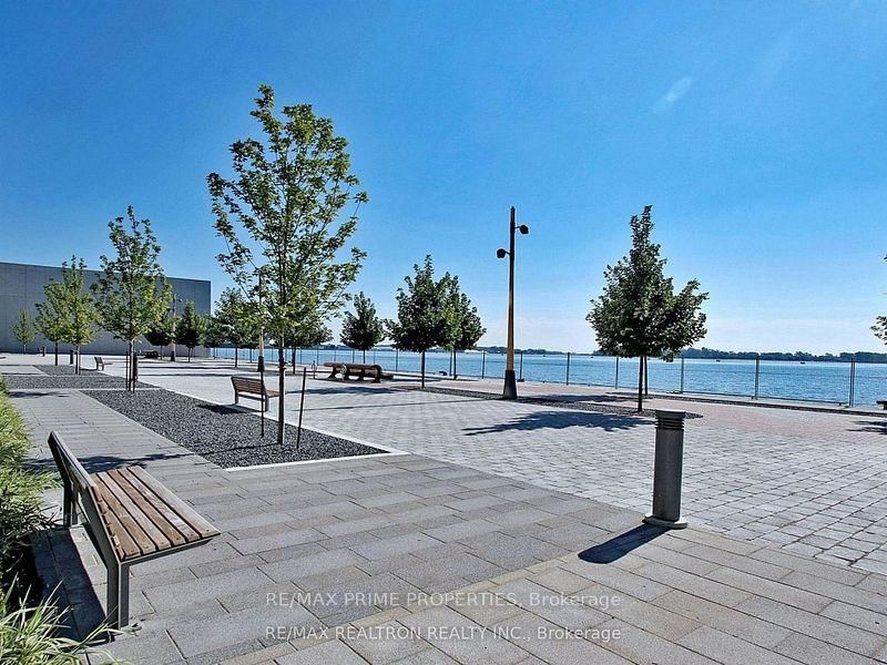 504 - 39 Queens Quay E 5