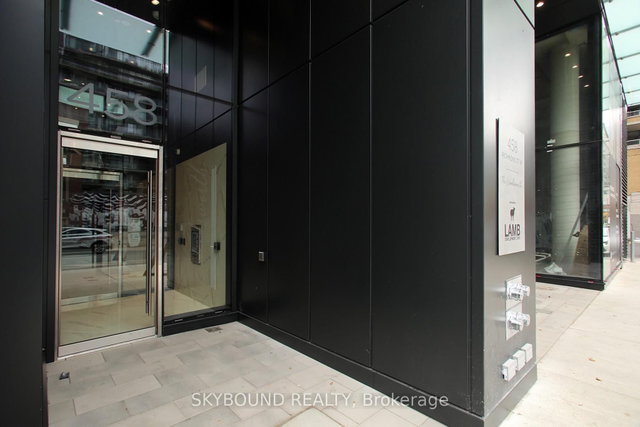 1105 - 458 Richmond Street W