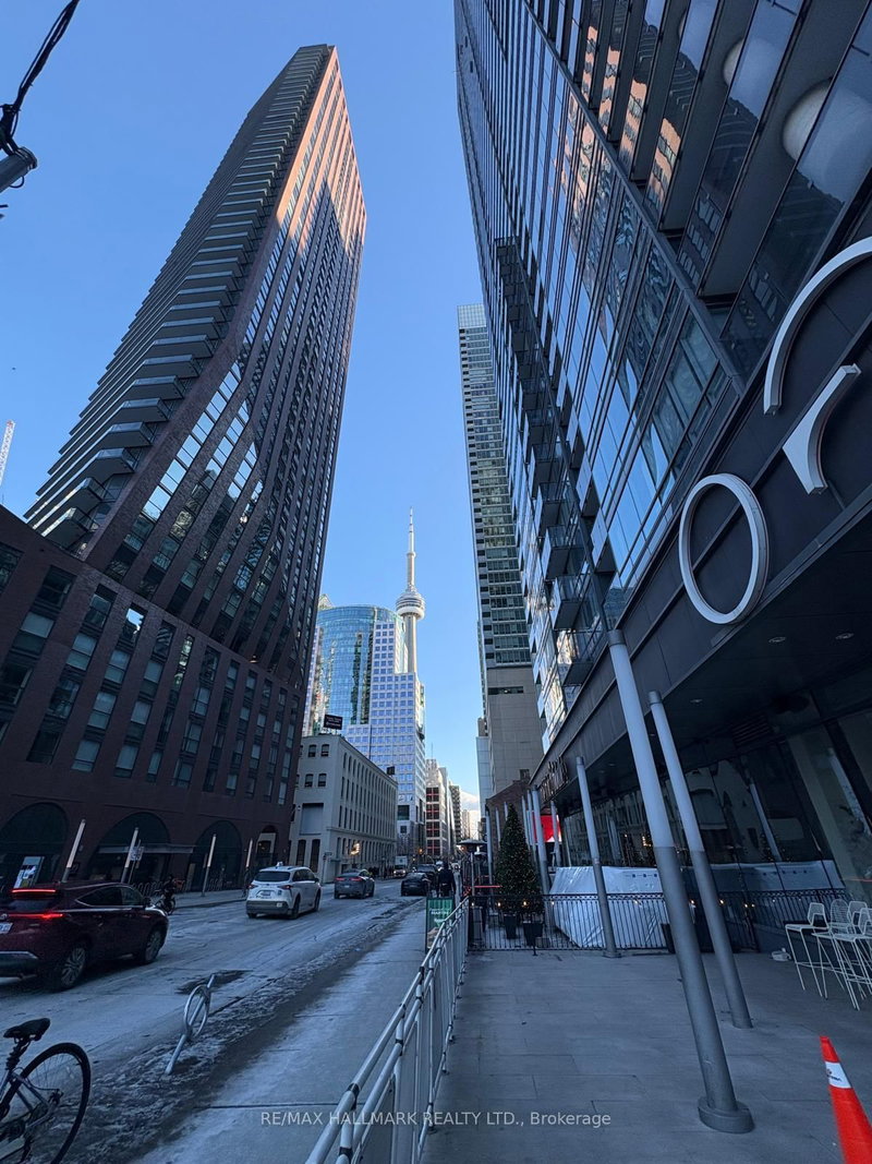 304 - 270 Adelaide St W, Toronto, M5H 1Y2 | Image 2