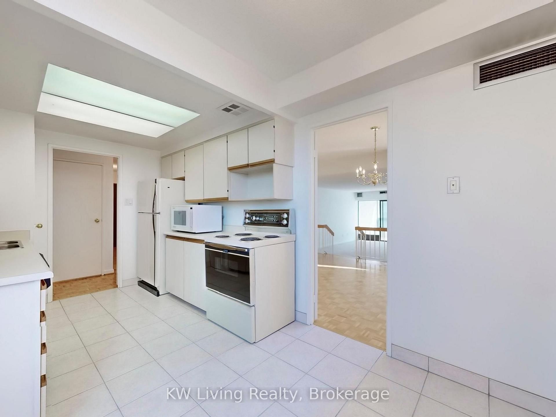 62 Wellesley Street W, Unit 1206