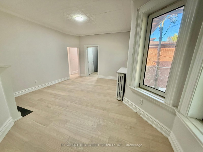 1 - 2 Bellwoods Park, Toronto, M6J 1S4 | Image 2