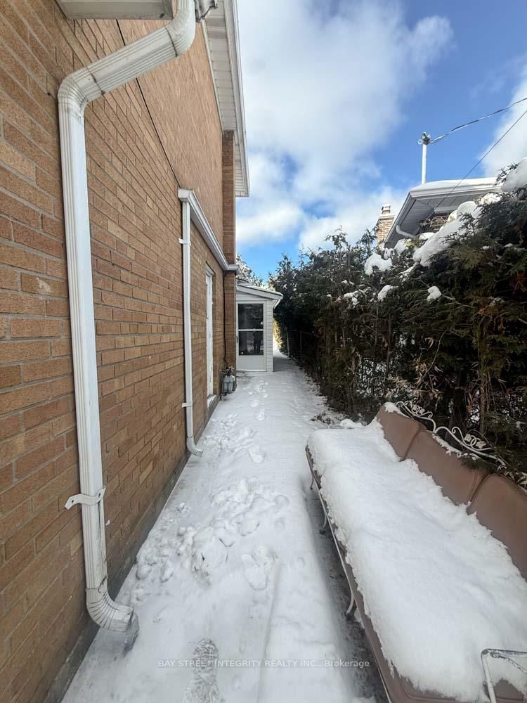 Lower - 130 Kingslake Rd, Toronto, M2J 3G1 | Image 2