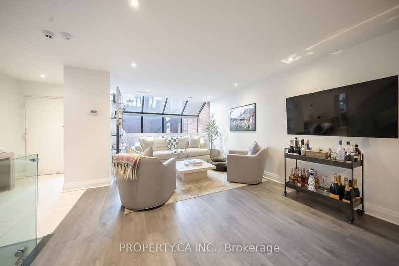 A5 - 142 Pears Ave, Toronto, M5R 1T2 | Image 3