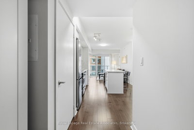 1606-58 Orchard View Boulevard, Toronto, Ontario image-0-3