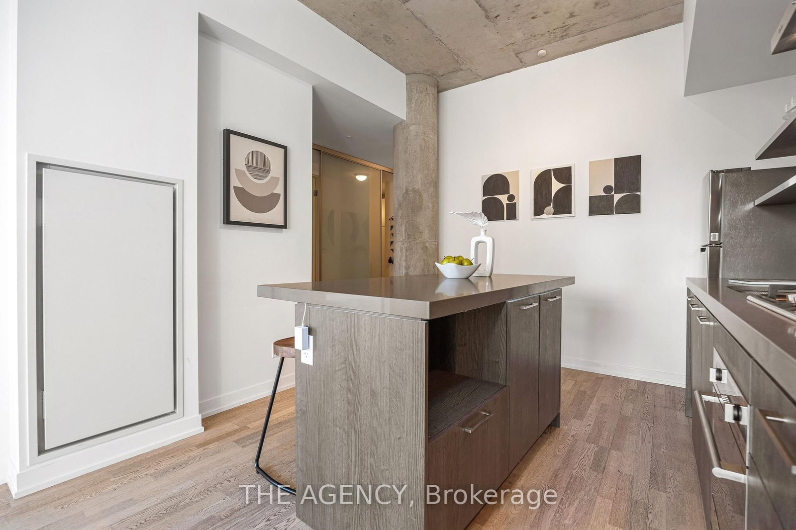 Listing Image 7
