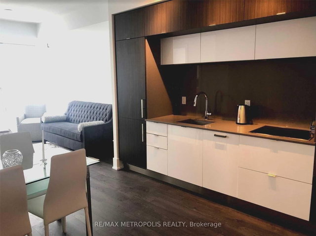 6101 - 10 York Street