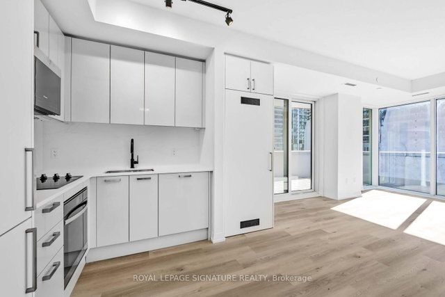 504 - 280 Dundas Street W