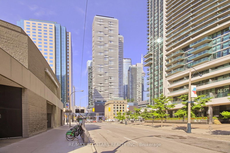 home for lease on 2803-100 Harbour Street