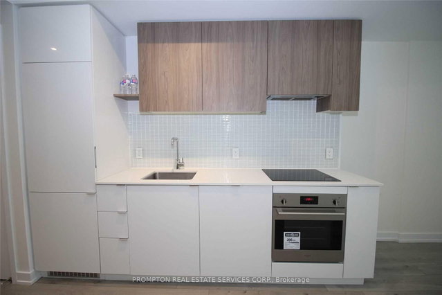 627 - 161 Roehampton Avenue