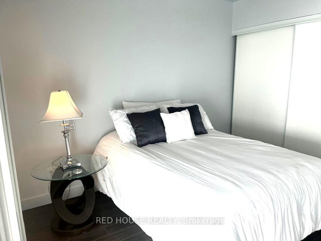 705 - 33 Mill Street