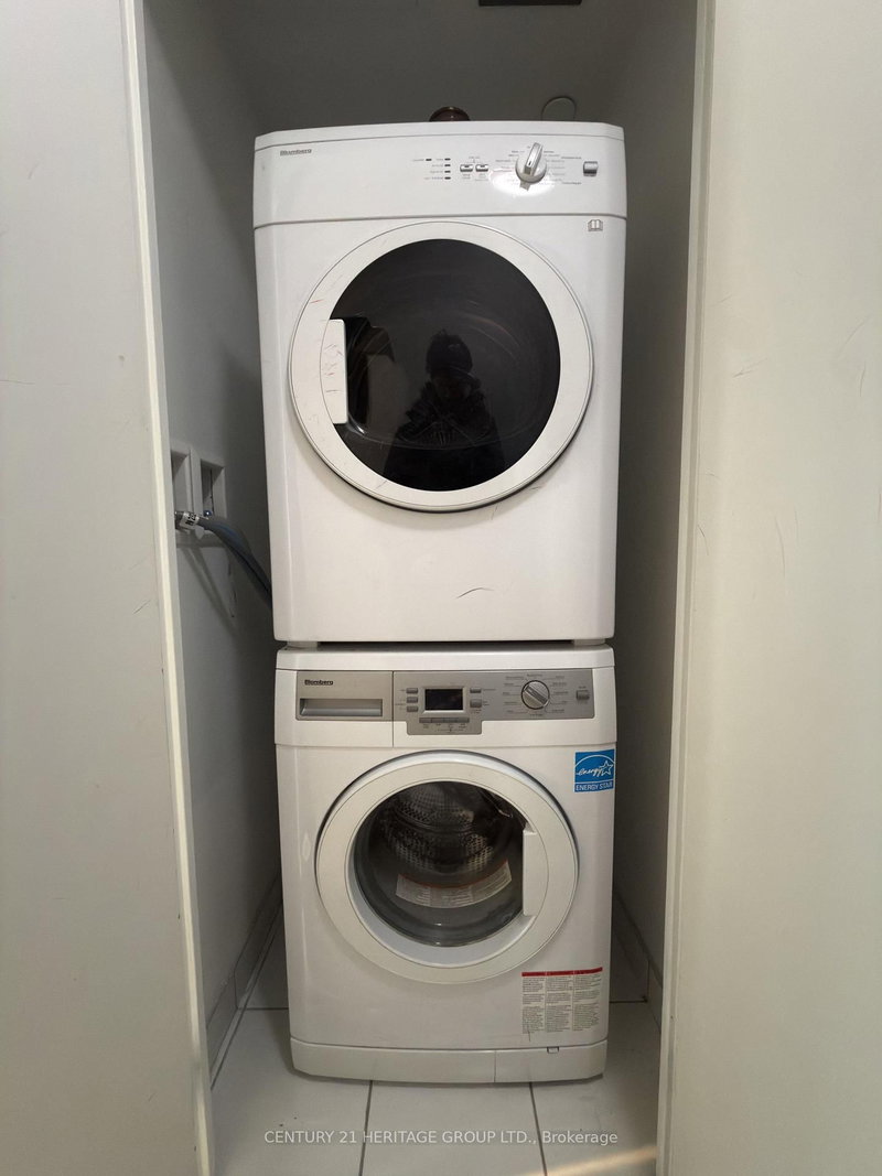 2803 - 290 Adelaide St W, Toronto, M5V 0P3 | Image 2