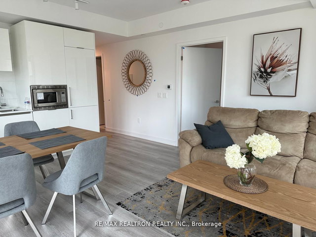 926 - 230 Simcoe Street