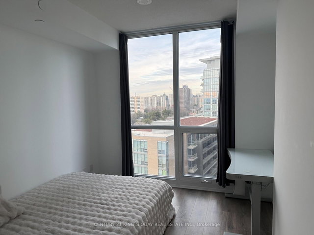 811 - 38 Forest Manor Road