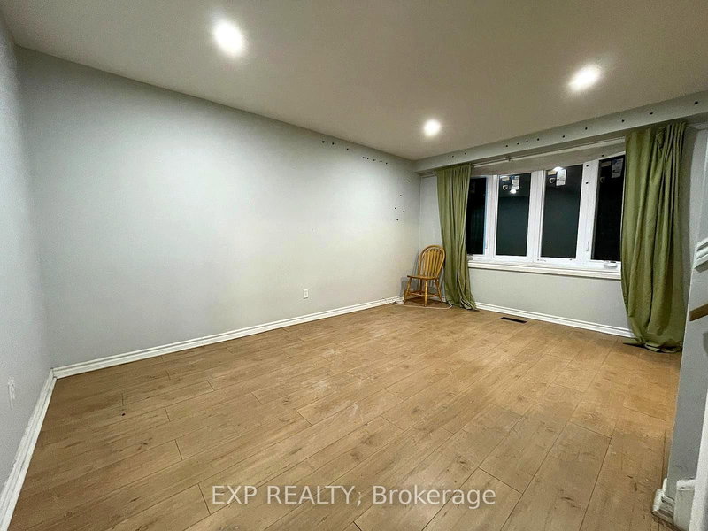 184 Hollyberry Tr, Toronto, M2H 2P4 | Image 2