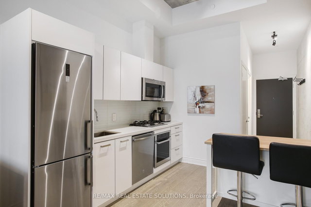 210 - 608 Richmond Street W