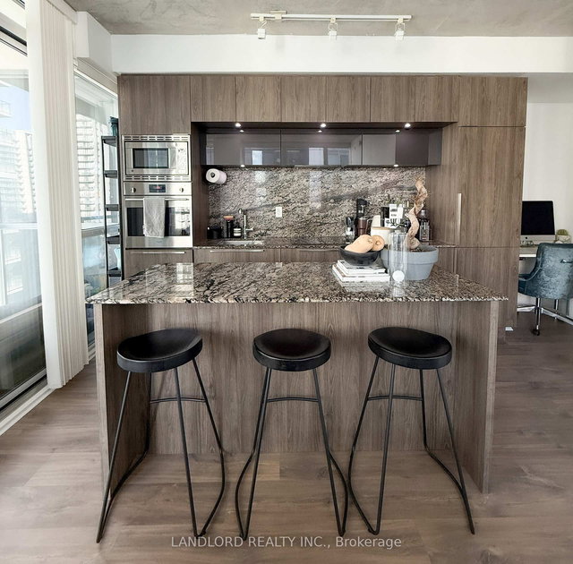 3502 - 88 Blue Jays Way