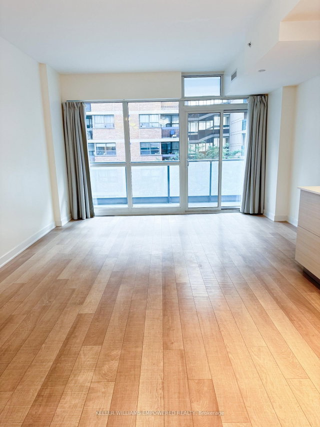 406 - 210 Simcoe Street