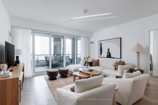 907 - 455 Wellington Street W