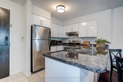 Unit 1107 — 23 Hollywood Avenue — photo 4