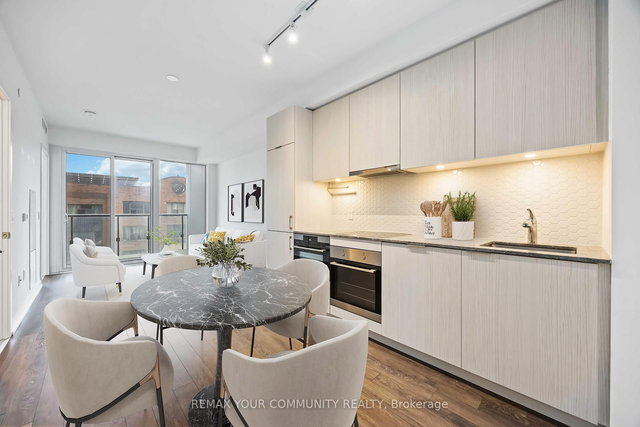 320 - 158 Front Street E