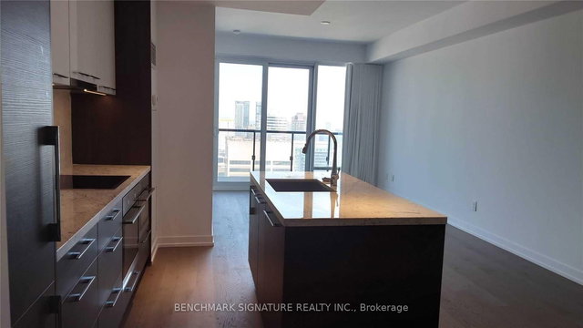 2805 - 488 University Avenue