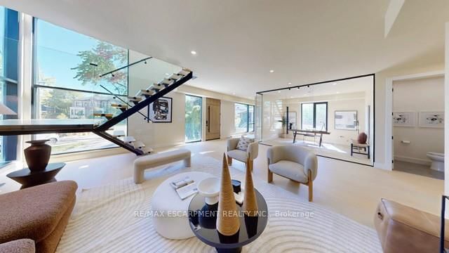 28 Dunsmore Gdns, Toronto, M3H 3M2 | Image 2