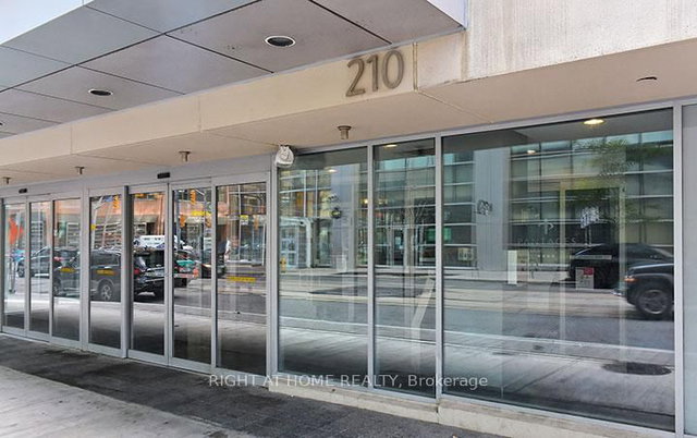 4305 - 210 Victoria Street