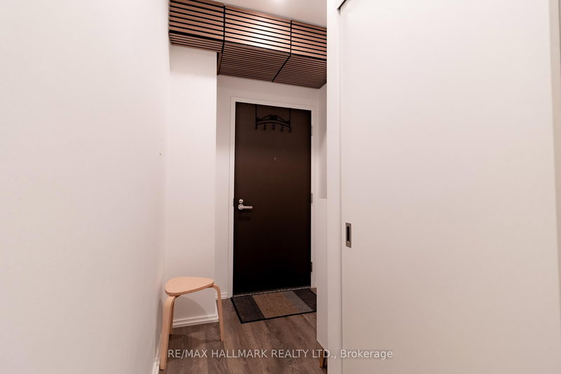 1105 - 197 Yonge St, Toronto, M5B 1M4 | Image 2