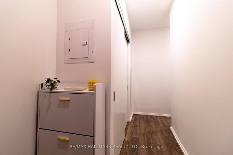 1105 - 197 Yonge St, Toronto, M5B 1M4 | Image 3