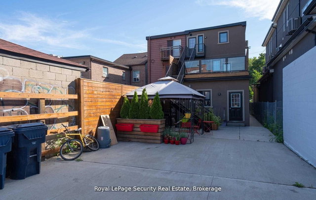 4 - 62 Lippincott Street