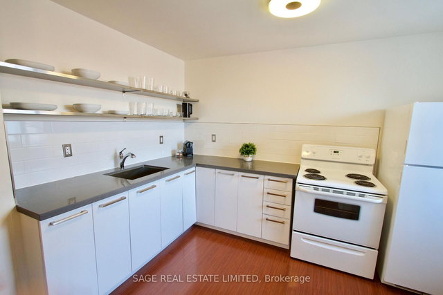 3 - 1130 Queen Street W