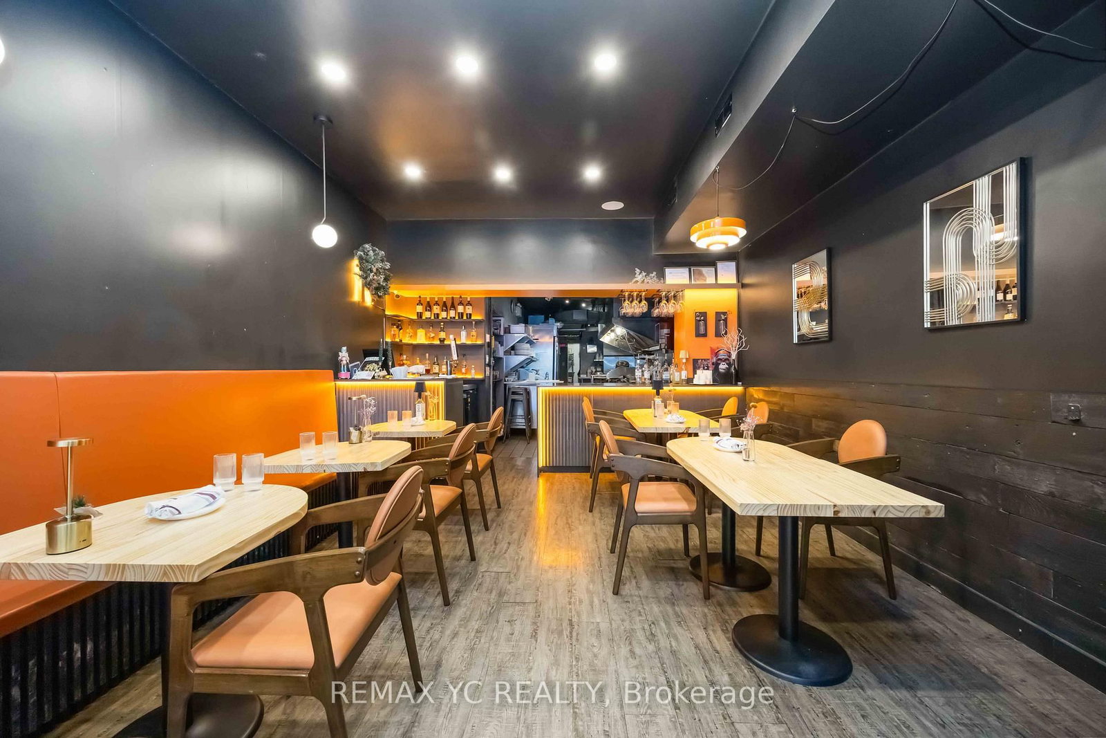 646 Queen Street W - Photo 2