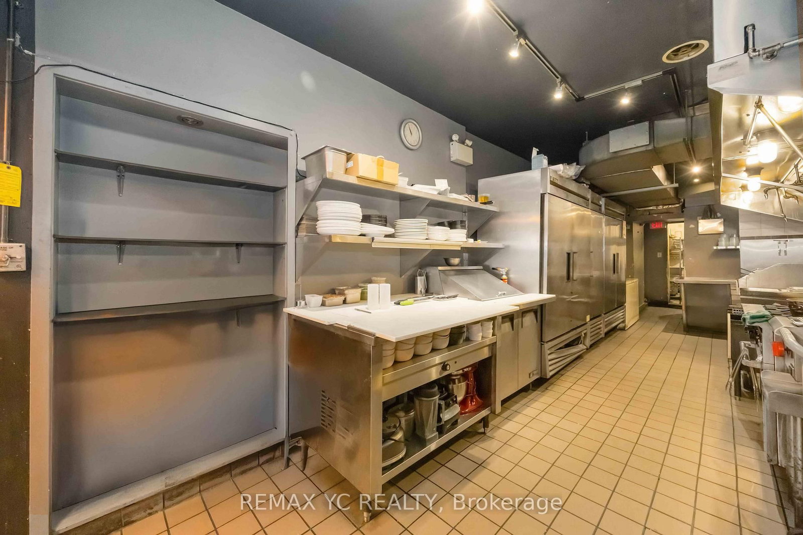 646 Queen Street W - Photo 9