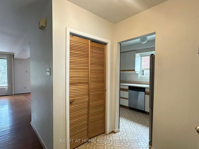 63 Cairnside Cres, Toronto, M2J 3M9 | Image 2