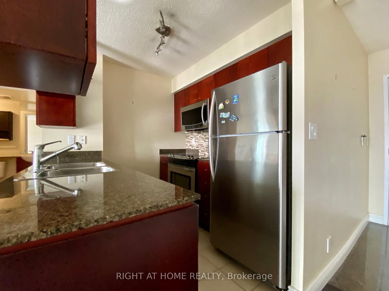 912 - 397 Front St W, Toronto, M5V 3S1 | Image 2