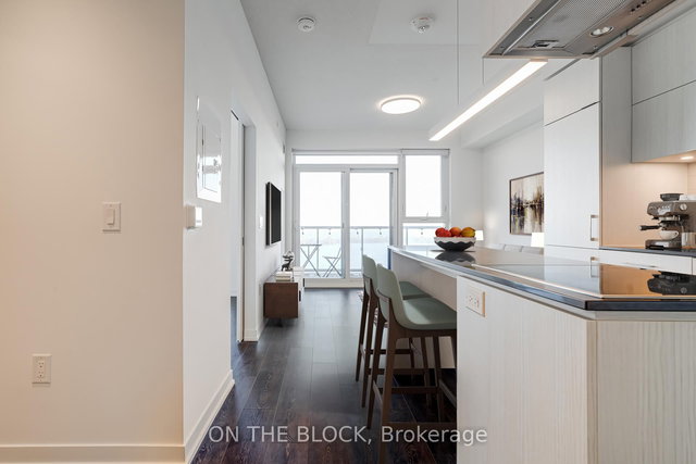 3204 - 20 Richardson Street