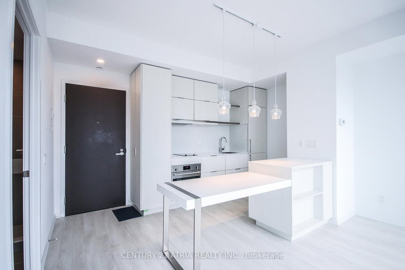 1913 - 197 Yonge St, Toronto, M5B 0C1 | Image 2