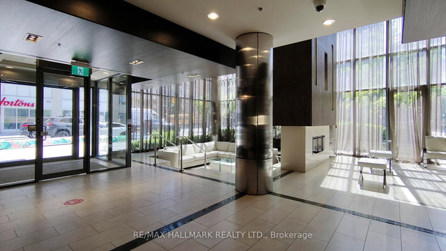 605 - 320 Richmond Street E