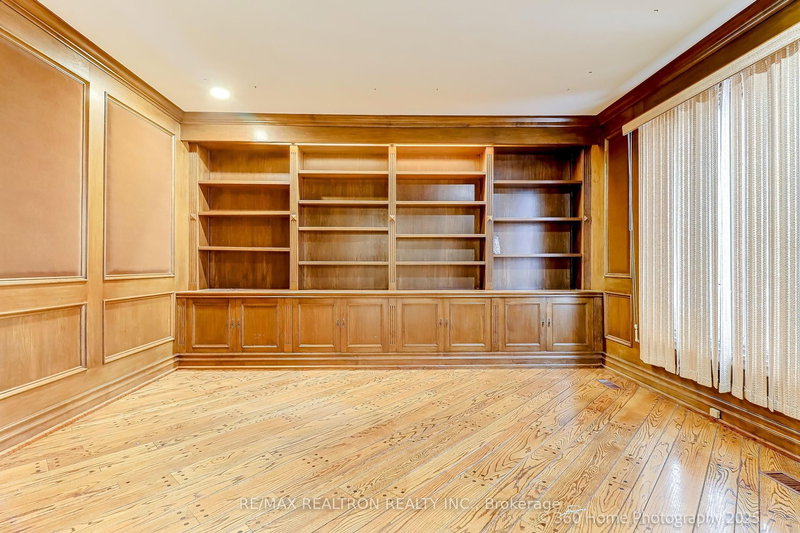 29 Sultana Ave, Toronto, M6A 1T2 | Image 3