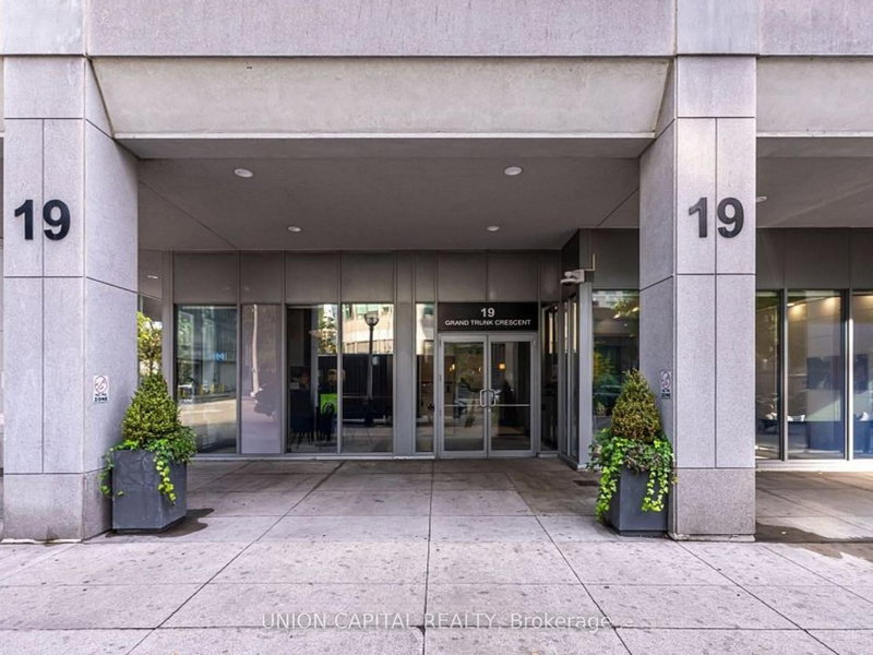 1007 - 19 Grand Trunk Cres, Toronto, M5J 3A3 | Image 3