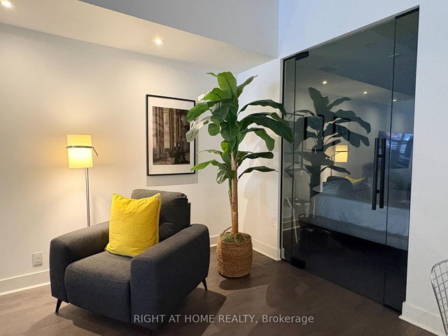 104 - 399 Adelaide Street W