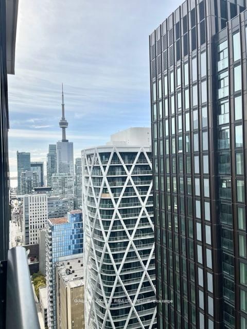 home for lease on 3702-426 University Avenue