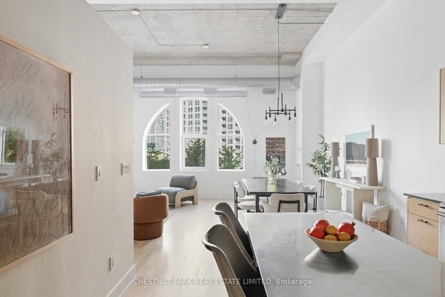 215 - 637 Lakeshore Boulevard W