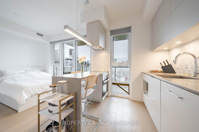 1811 - 15 Lower Jarvis Street