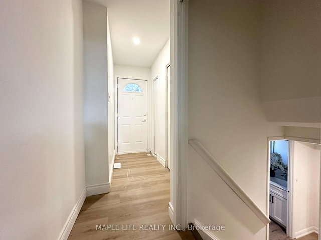 Bsmt - 15 Nymark Avenue